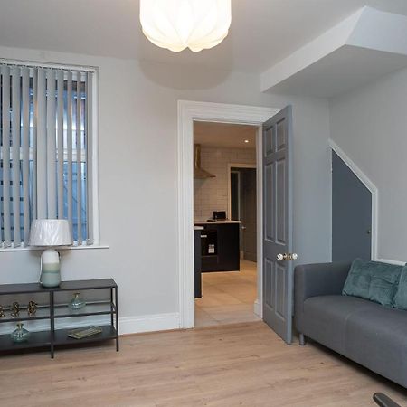 1 Bdr Apartment At Queens Uni By Belfast City Breaks Eksteriør billede